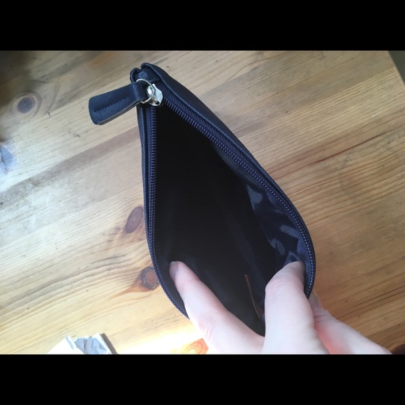 Tahari wristlet in navy blue - Picture 3 of 4